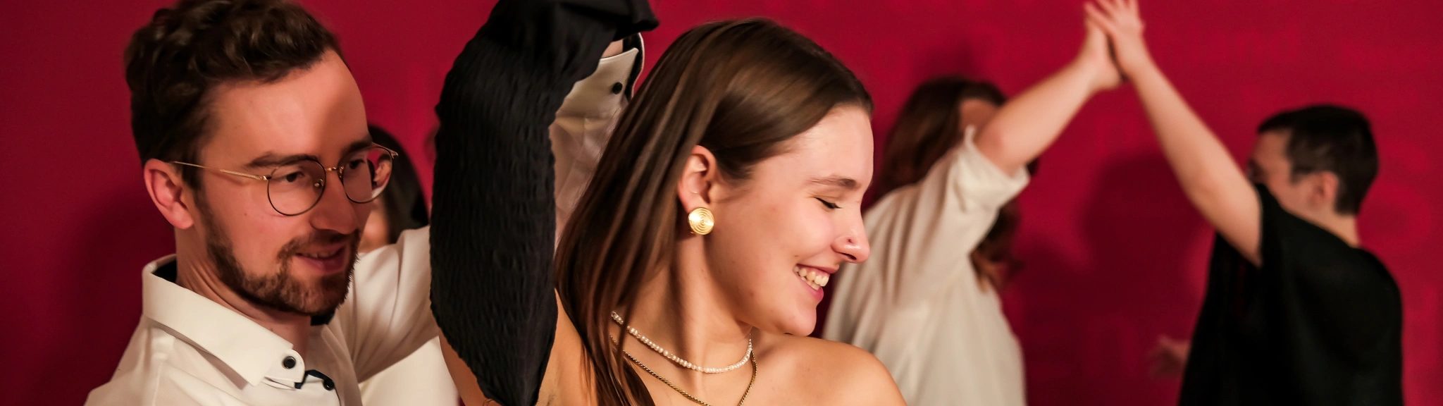 Teilnehmende bei einem Tanzkurs für Singles in München